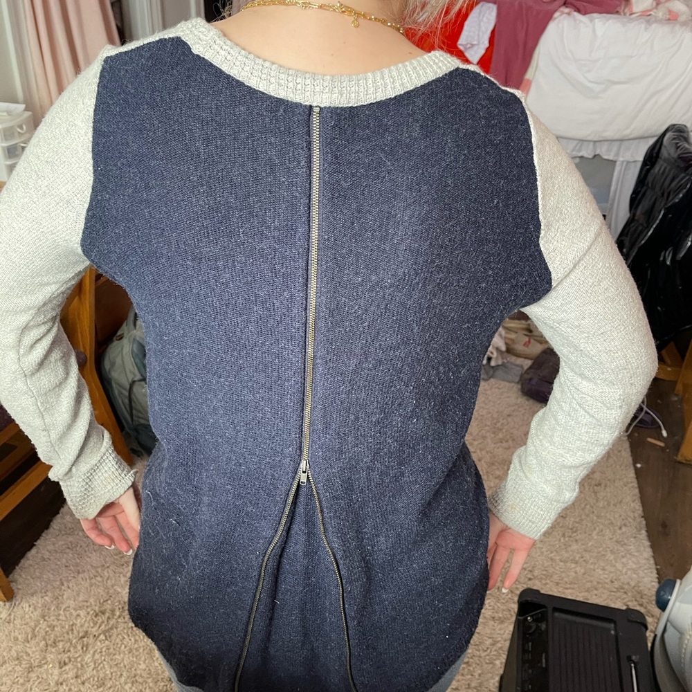 Sweater - Picture 4 of 4